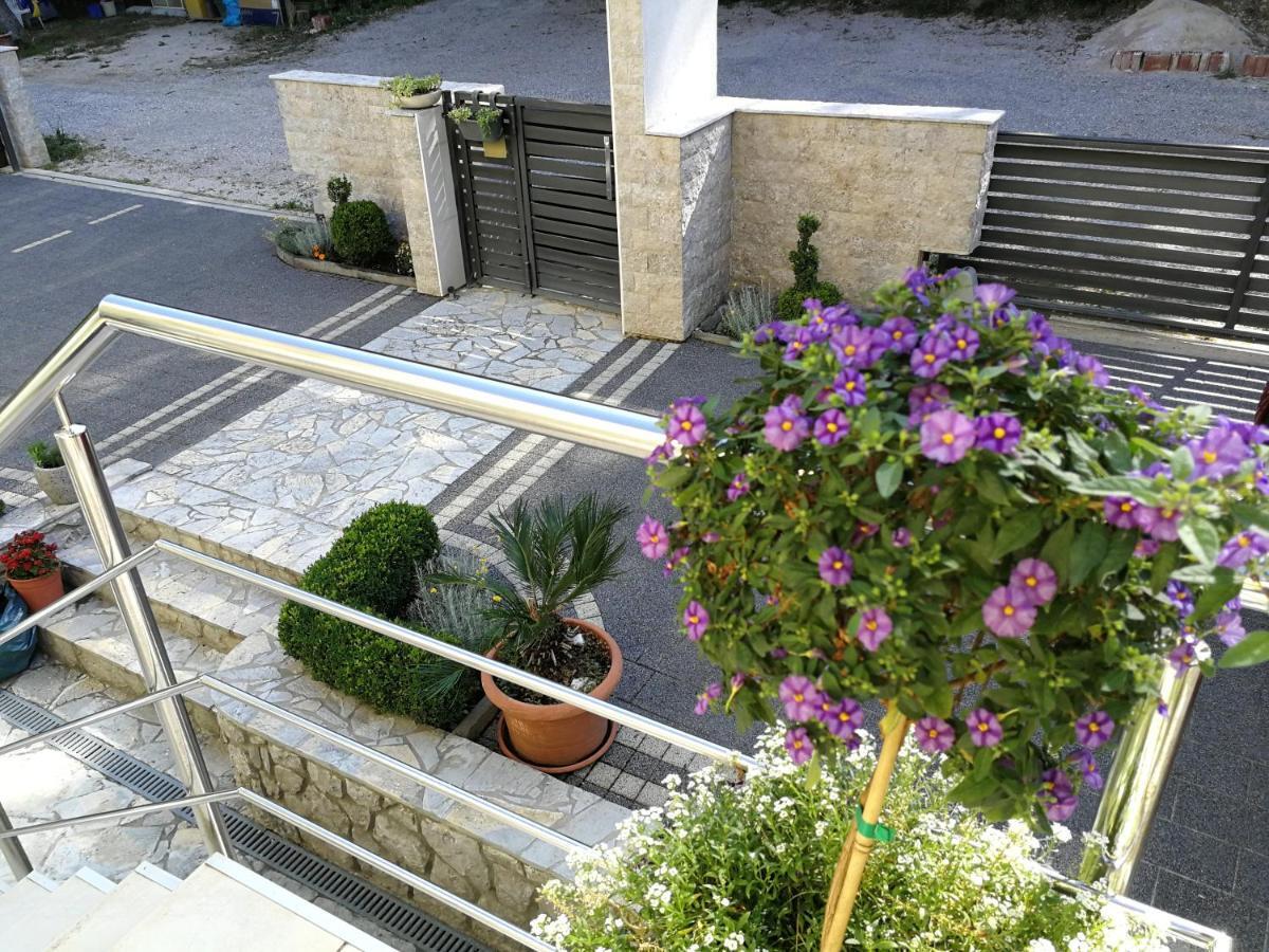 Apartmani Ban Omišalj Buitenkant foto